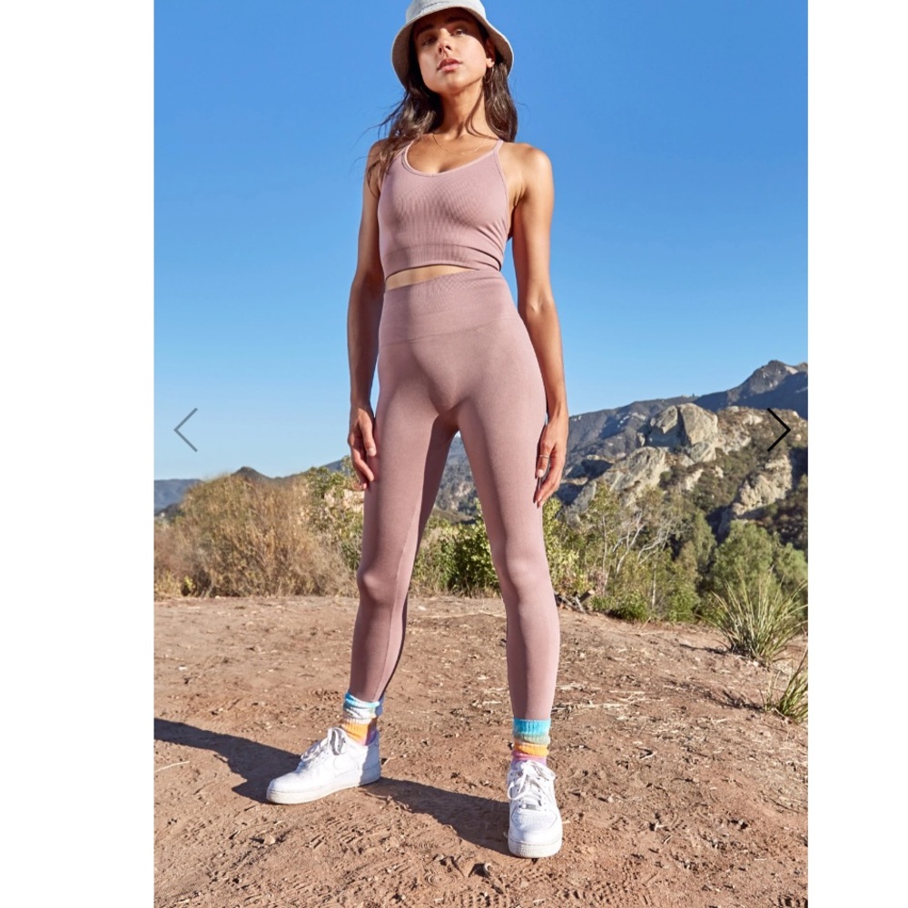 M/L Spiritual Gangster ICON Seamless High Waist Leggings